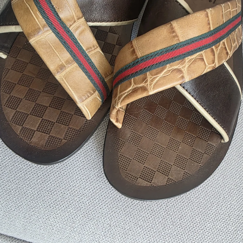 LE BOTTIER Milano Brown and Tan Men's Sandals, size 43, Used.
